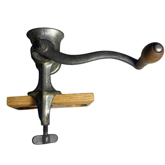 Antique Eveready No.5 Food Chopper/Grinder w/Wood Handle & 1 blade All Original - Picture 2 of 8